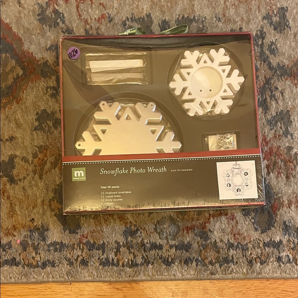 Snowflake Photo Wreath Kit